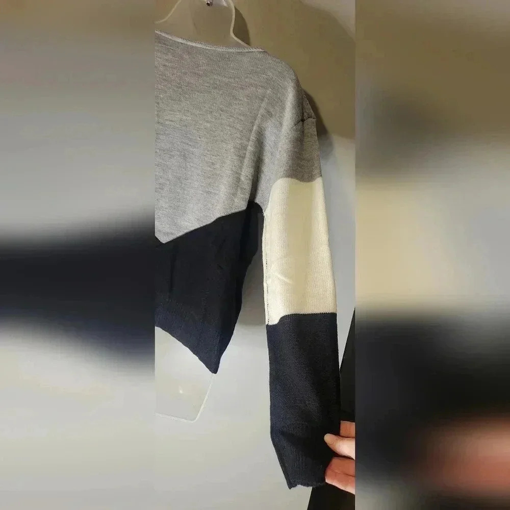 NWOT Scoop neck sweater, gray, Ivory & black sweater, womens size Large - Picture 5 of 6